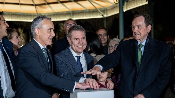 Puertollano ilumina su historia García-Page enciende la nueva luz de la Fuente Agria