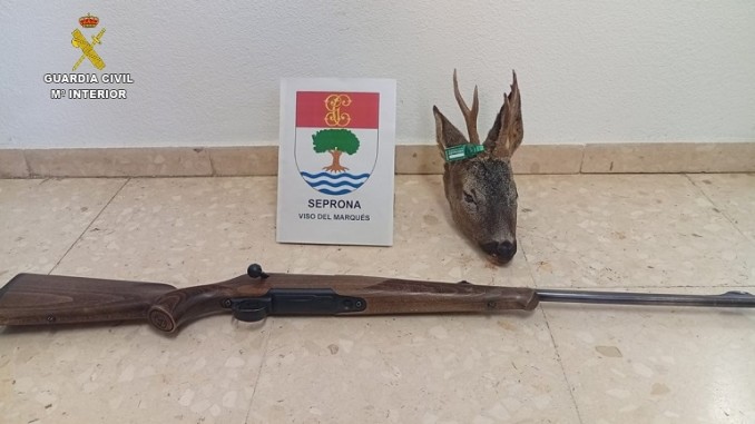 Caza ilegal en plena veda en Moral de Calatrava investigado por abatir un corzo desde una zona de seguridad