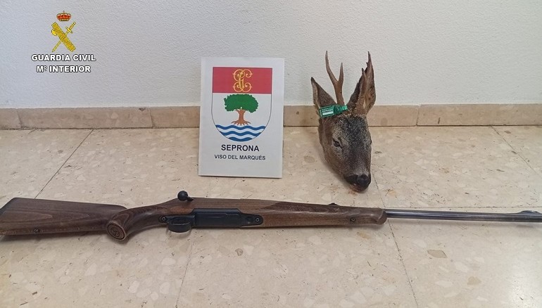 Caza ilegal en plena veda en Moral de Calatrava investigado por abatir un corzo desde una zona de seguridad