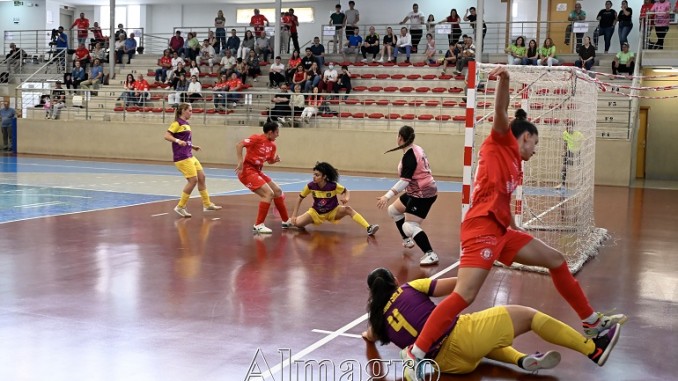 El Almagro FSF arrasa al Torrejón Sala y se mete en los playoff