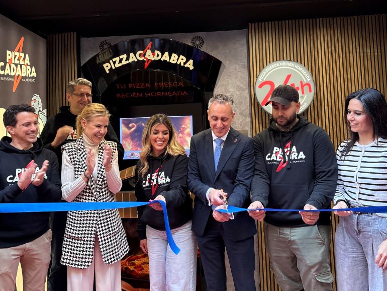 Puertollano se moderniza con pizzas artesanales las 24 horas llega la revolución automática de Pizzacadabra 770