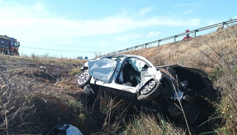Una mujer fallecida y dos heridos tras una violenta salida de vía en Viso del Marqués 770