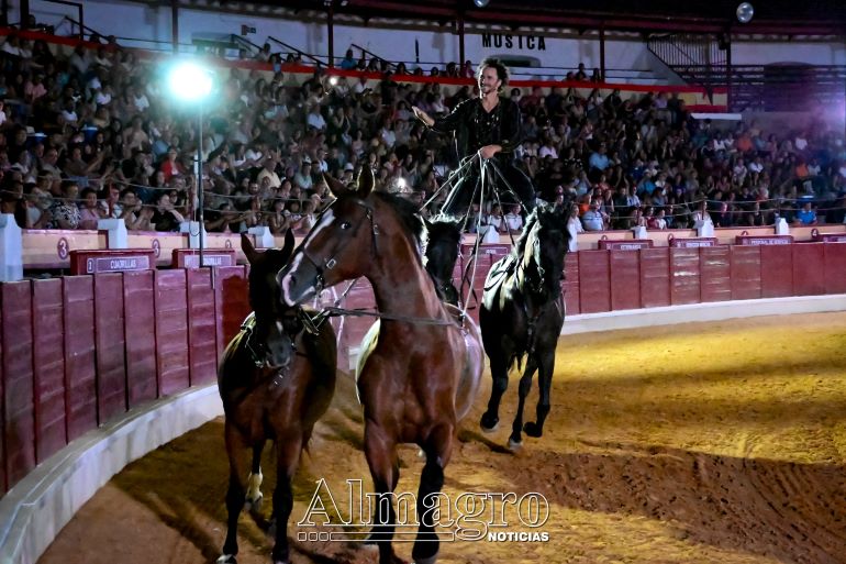 “La Leyenda del Pájaro Azul” aterriza en Miguelturra con un espectáculo ecuestre único en Europa y un mensaje solidario contra la ELA 770