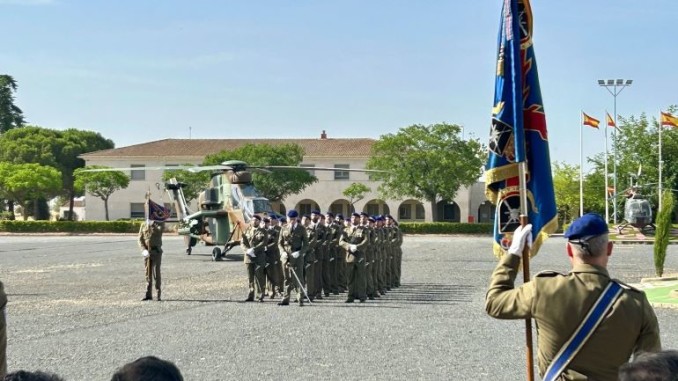 Almagro rinde homenaje a los militares que sirven a España lejos de casa en una emotiva jornada en la Base de Helicópteros 770