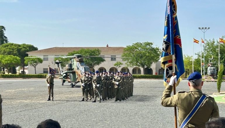 Almagro rinde homenaje a los militares que sirven a España lejos de casa en una emotiva jornada en la Base de Helicópteros 770