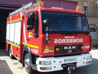 Colapsa una nave industrial en Puertollano tras un devastador incendio visible desde toda la ciudad