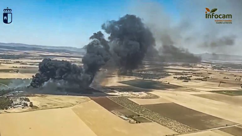 El incendio del RSU de Ciudad Real desata una gigantesca columna de humo visible desde toda la capital 770