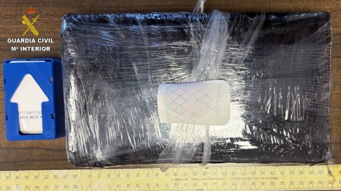 Golpe al narcotráfico en la A-4 detenido un joven de 28 años con cocaína escondida en un doble fondo de su vehículo 770