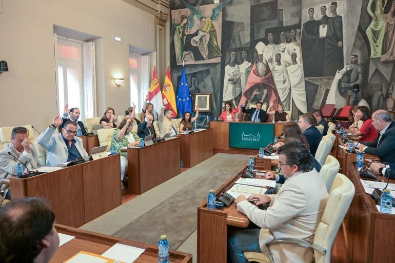 La Diputación aprueba un adelanto de 1,3 millones a RSU para garantizar la continuidad del servicio y activa más de 300.000 euros en ayudas provinciales 770