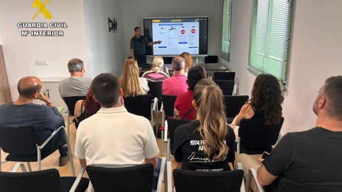 La Guardia Civil refuerza en Ciudad Real la lucha contra los delitos de odio con asociaciones y colectivos vulnerables 770