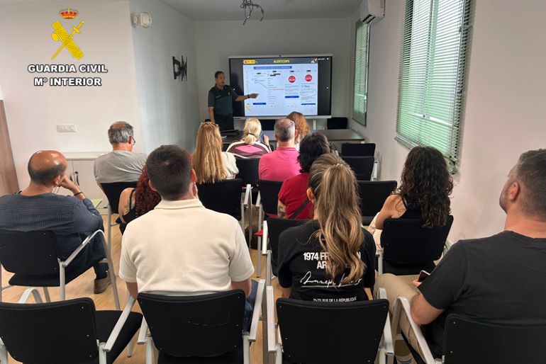 La Guardia Civil refuerza en Ciudad Real la lucha contra los delitos de odio con asociaciones y colectivos vulnerables 770