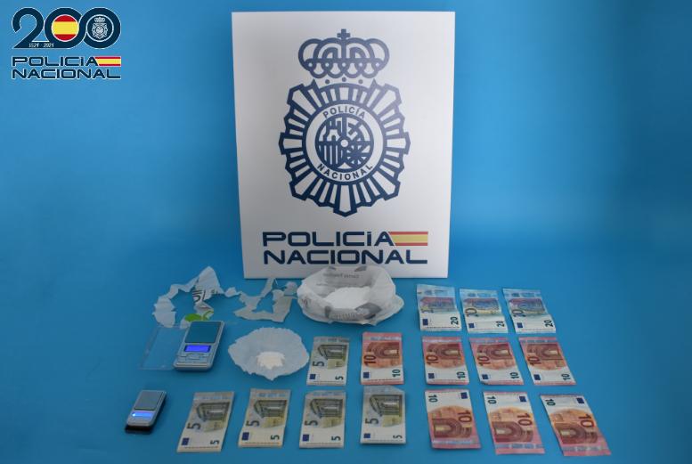 Puertollano Cuatro armas de fuego y 54 gramos de cocaína incautados en un punto de venta de drogas camuflado en un bar de copas