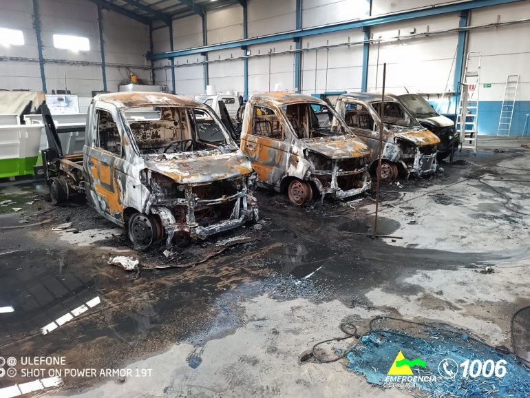Arde una nave industrial en Herencia un bombero resulta afectado por inhalación de humo, la rápida actuación evita un incendio de mayores dimensiones 770