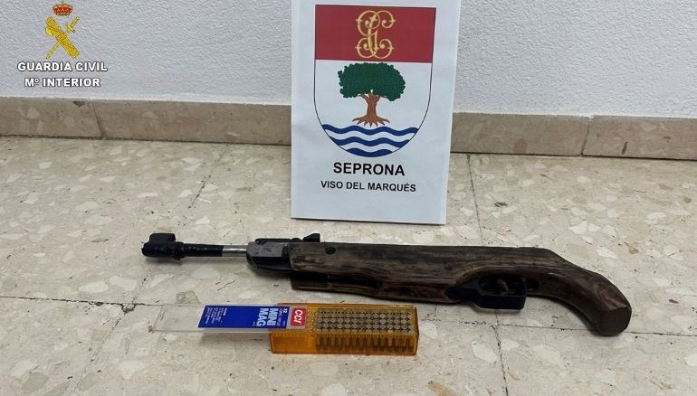 Detenido por modificar una carabina de aire comprimido para disparar munición del calibre 22 y cazar furtivamente conejos 770