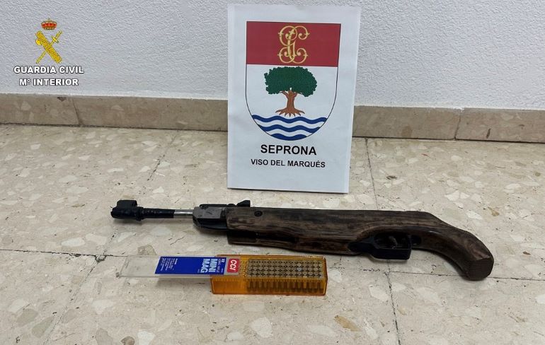 Detenido por modificar una carabina de aire comprimido para disparar munición del calibre 22 y cazar furtivamente conejos 770
