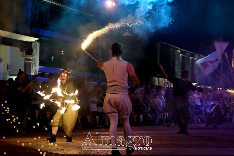 El 49º Festival Internacional de Teatro Clásico de Almagro inaugura su edición con un espectacular circo que llena de magia la Plaza Mayor 770