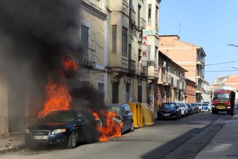 Dos vehículos quedan calcinados tras un incendio en la calle Magdalena de Daimiel 770