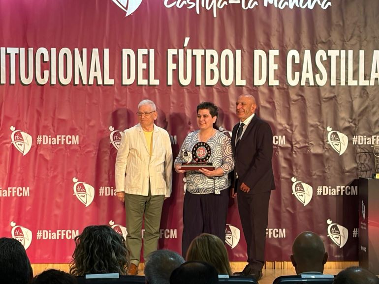El Almagro FSF firma una temporada histórica y recibe dos reconocimientos en el Día Institucional del fútbol regional 770