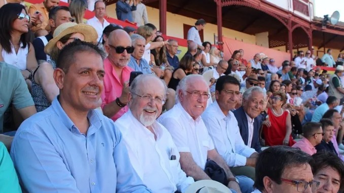 José Manuel Caballero asiste a la corrida de ferias de Almagro, que reúne a Morante, Manzanares y Roca Rey