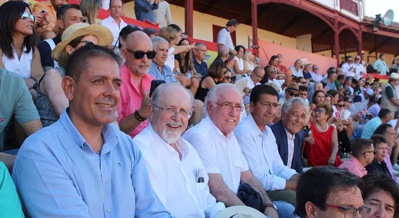 José Manuel Caballero asiste a la corrida de ferias de Almagro, que reúne a Morante, Manzanares y Roca Rey