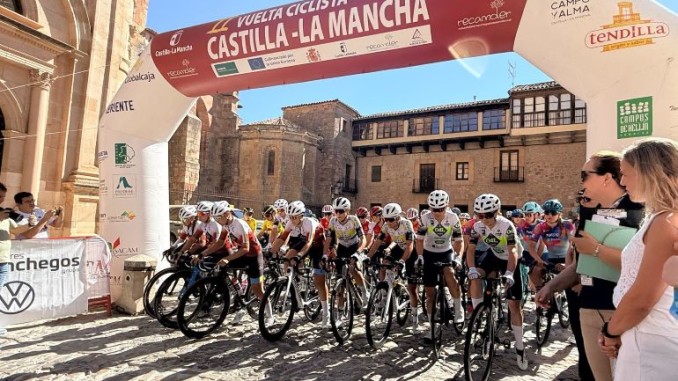 La II Vuelta Ciclista Castilla-La Mancha LEADER ya rueda más de 1.000 kilómetros, 102 municipios y 228 ciclistas 770