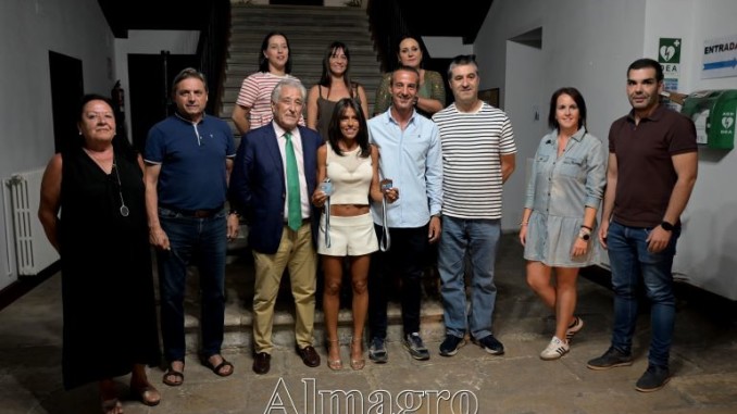 Gemma Arenas recibe el homenaje de Almagro tras conquistar el bronce mundial y batir dos récords en los 100 kilómetros 770