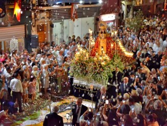 Puertollano se vuelca con la Virgen de Gracia en una multitudinaria procesión marcada por su manto rojo 770