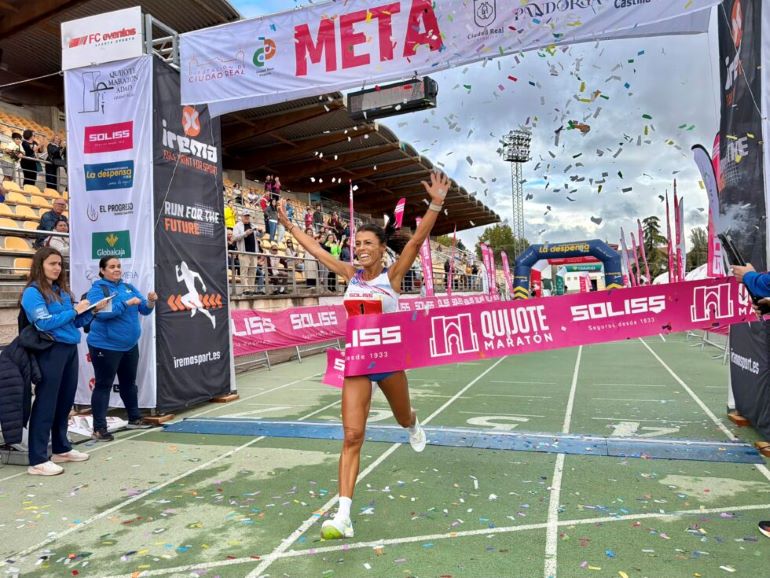 Gemma Arenas hace historia en Ciudad Real décima victoria y récord personal en el Quijote Maratón 770